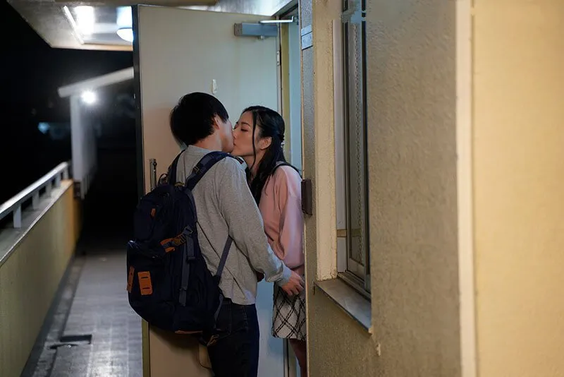 Mẹ yêu bạn học của con trai suốt 5 năm… sau cú sốc bị ông chồng cắm sừng